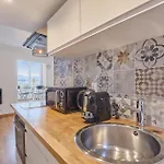 Superb Apartment In The Haut Marais